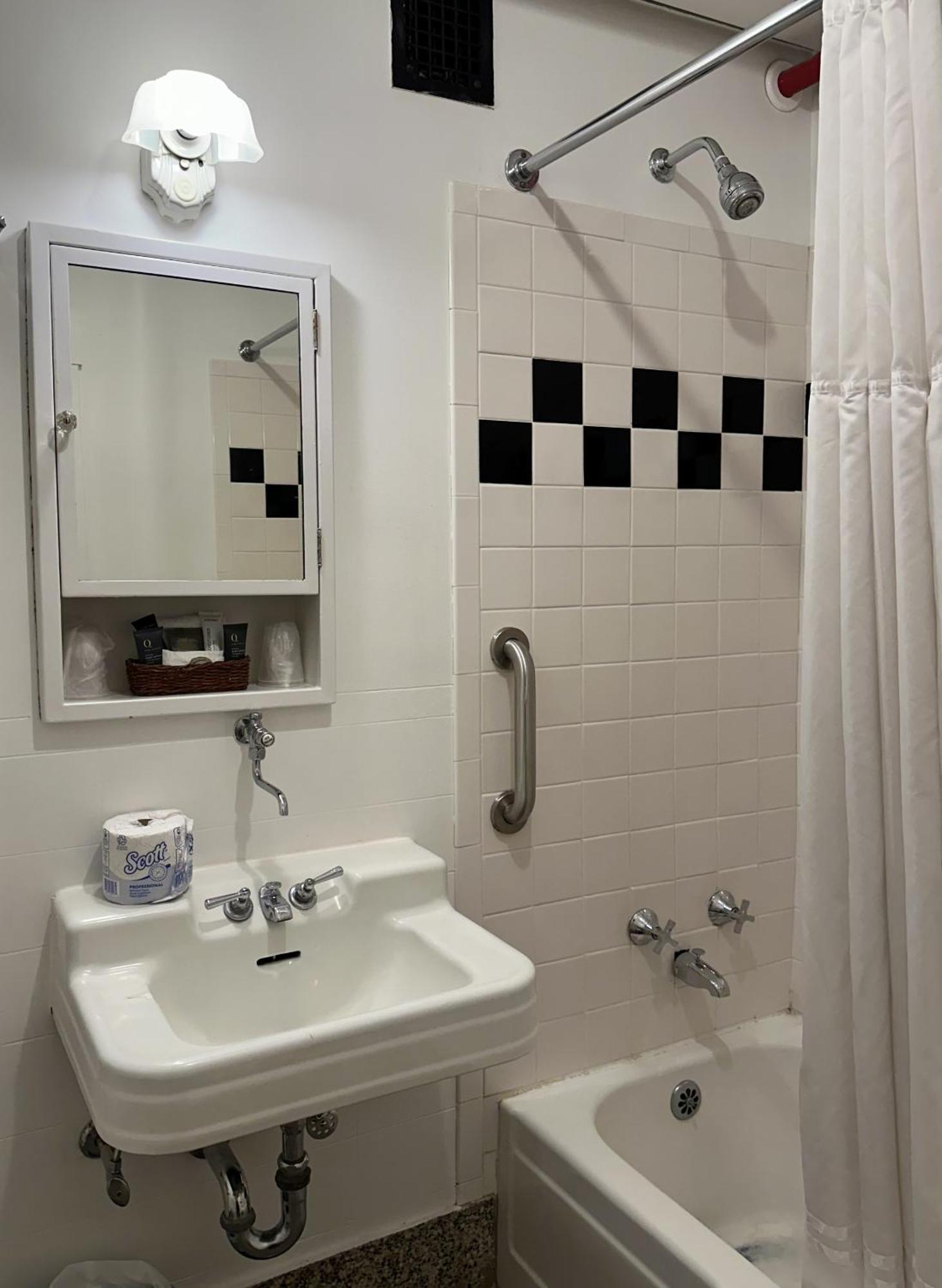 Latchis Hotel Brattleboro Extérieur photo